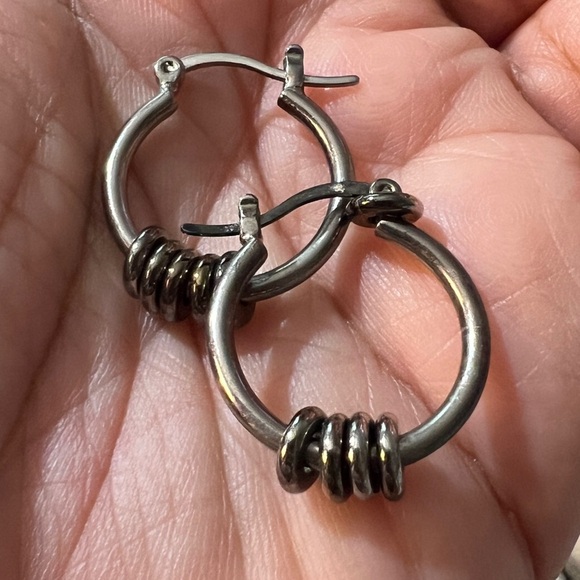 Jewelry - Elegant Gunmetal Silver Hoop Earrings